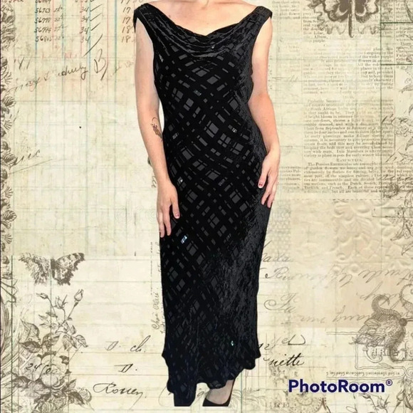 Valarie Stevens Dresses & Skirts - Valerie Stevens Black Velvet Beaded Lux Evening Gown